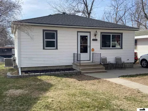 1009 Manatt St, Lincoln, NE 68521