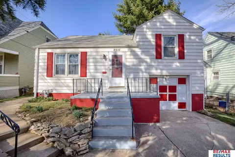 2916 Ernst St, Omaha, NE 68112