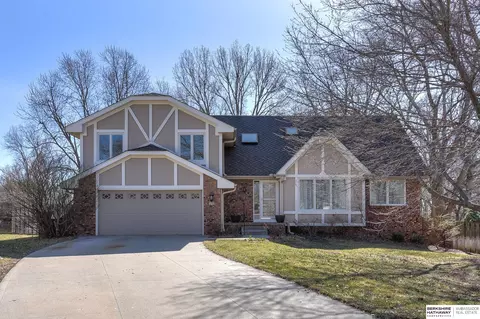 16209 Oak Cir, Omaha, NE 68130
