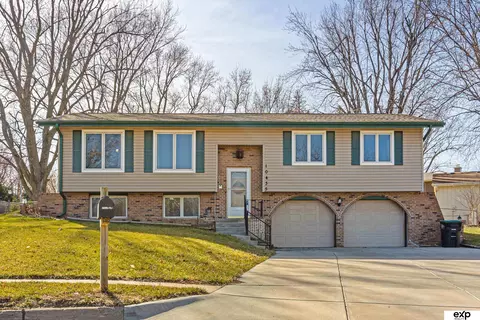 10435 Weir St, Omaha, NE 68127