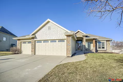 12450 S 79th Ter, Papillion, NE 68046