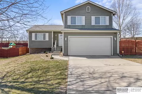 2809 Parkside Dr, Bellevue, NE 68123