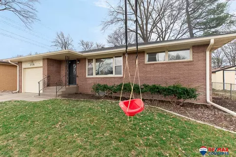 2120 N 61st St, Lincoln, NE 68505