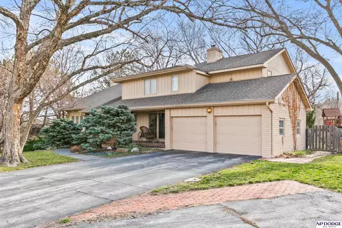 305 Heavenly Dr, Omaha, NE 68154
