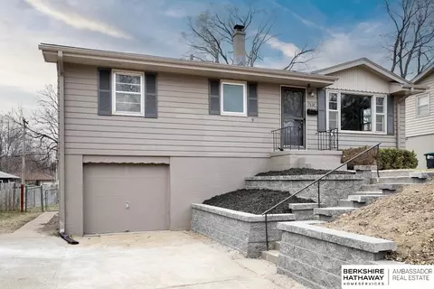 7618 Ontario St, Omaha, NE 68124
