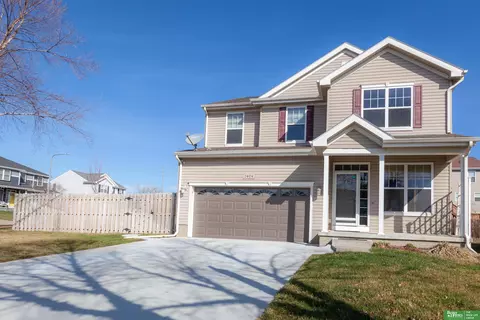 2604 Hummingbird Cir, Bellevue, NE 68123