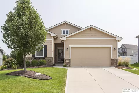 10829 S 109th St, Papillion, NE 68046