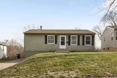 7433 N 34 St, Omaha, NE 68112