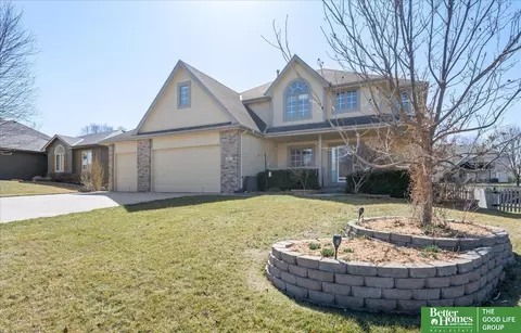 1911 Crest Ridge Dr, Papillion, NE 68133