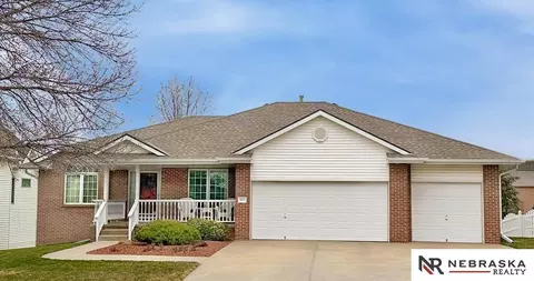 9812 Val Verde Dr, La Vista, NE 68128