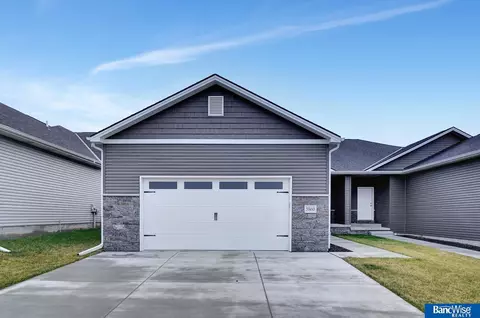 5860 S 95th St, Lincoln, NE 68526