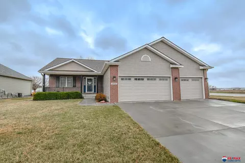 10451 N 151st St, Waverly, NE 68462