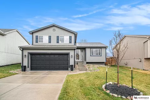 17132 Barnett St, Omaha, NE 68116