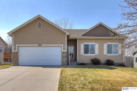 9737 Valley View Dr, La Vista, NE 68128