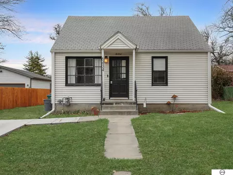 6434 X St, Lincoln, NE 68505