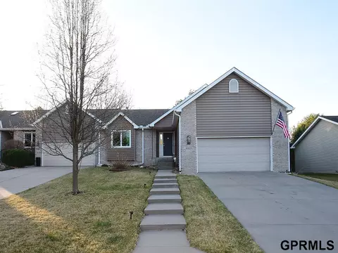 6925 Summerset Cir, Lincoln, NE 68516