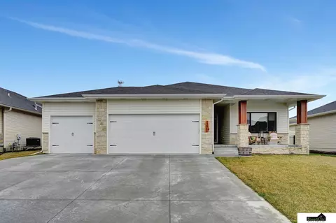331 S 88th St, Lincoln, NE 68520