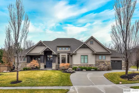 19480 Walnut Cir, Omaha, NE 68130