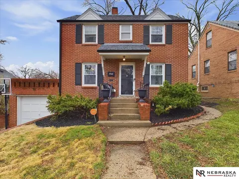4926 Grant St, Omaha, NE 68104