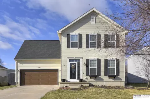 2102 S Mineral Dr, Papillion, NE 68046