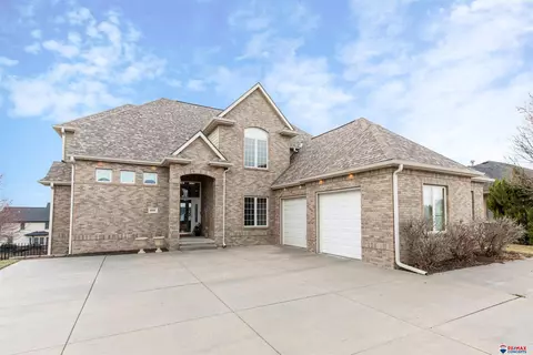 6901 NW 4th St, Lincoln, NE 68521