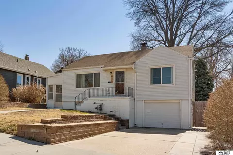 6173 Walnut St, Omaha, NE 68106