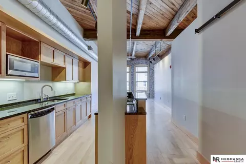 105 S 9th St #413, Omaha, NE 68102