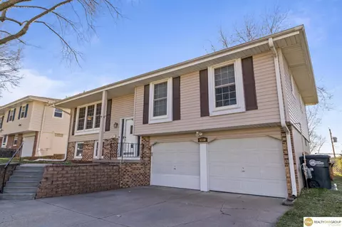 5330 Bay Meadows Rd, Ralston, NE 68127