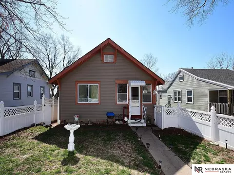 4315 Larimore Ave, Omaha, NE 68111