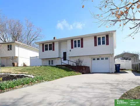 11823 N 157th St, Bennington, NE 68007