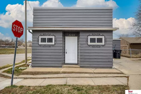 5848 S 21 St, Omaha, NE 68107