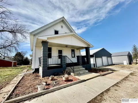 218 S 1st St, Howells, NE 68641