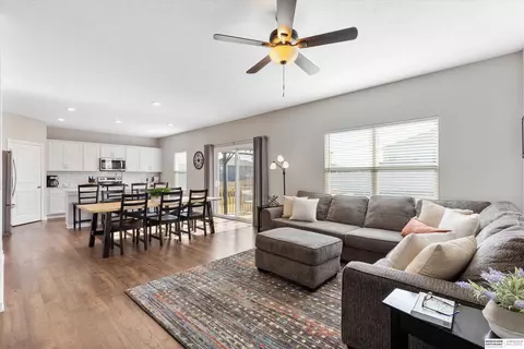 6415 Kyla Dr, Omaha, NE 68157