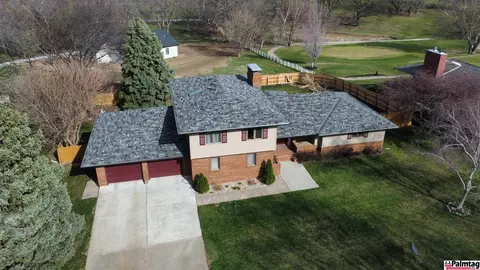 623 Wildwood Ln, Nebraska City, NE 68410