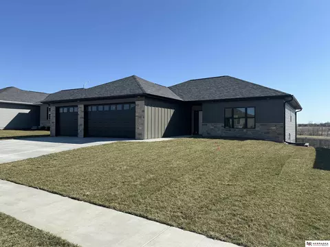 7249 Swiss Alps Ave, Lincoln, NE 68516
