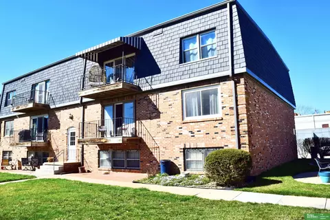 12737 Woodcrest Plz #3-219, Omaha, NE 68137