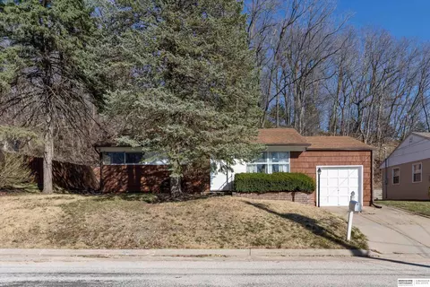 1523 Sunset Dr, Council Bluffs, IA 51503