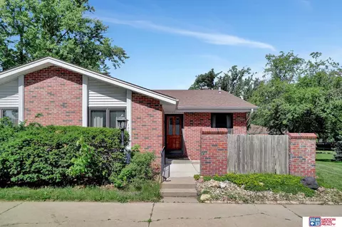 1001 Carriage Way #6, Lincoln, NE 68510