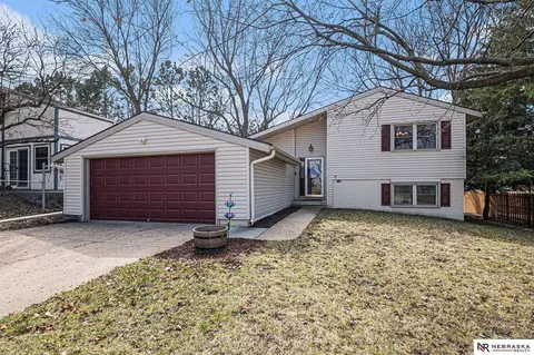 14823 Parker Plz, Omaha, NE 68154