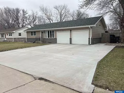 106 Lagerville Dr, Aurora, NE 68818