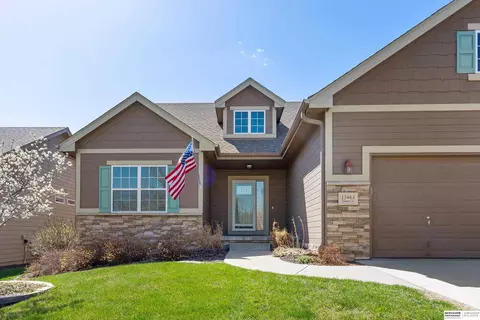 15463 Ellison Cir, Omaha, NE 68116
