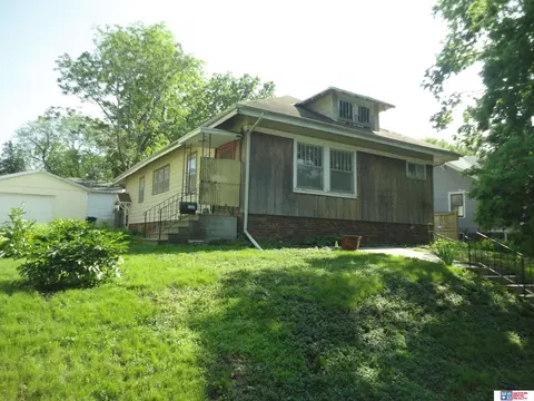 1525 Harrison Ave, Lincoln, NE 68502