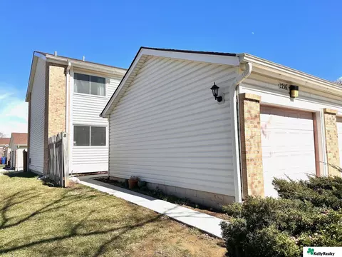 2736 Lloyd St, Bellevue, NE 68005