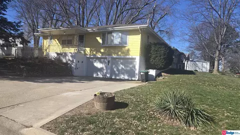 5528 N 75th St, Omaha, NE 68134