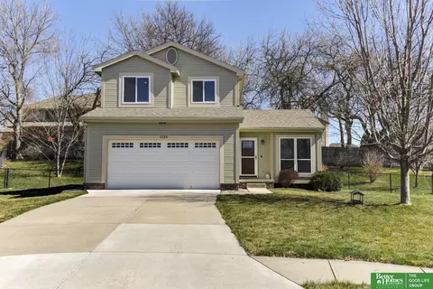 1124 Palomino Cir, Papillion, NE 68046