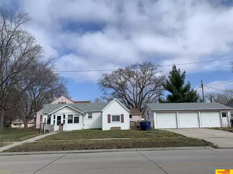 110 E 19th St, Fremont, NE 68025