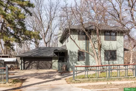5804 Leavenworth St, Omaha, NE 68106