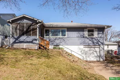 7770 Hamilton St, Omaha, NE 68114
