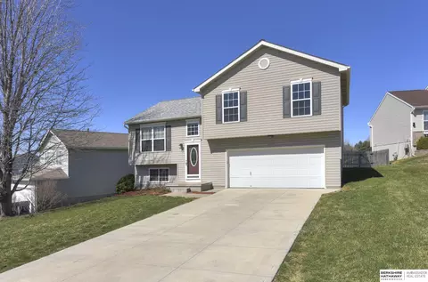 15304 Bondesson St, Bennington, NE 68007