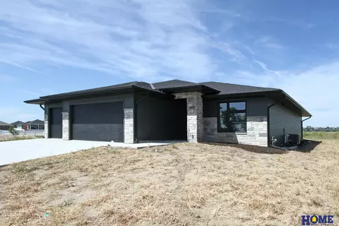 3530 Tree Line Dr, Lincoln, NE 68516